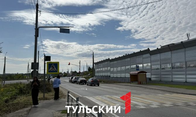 Перед школой в Ямнах появился пешеходный переход с проекционной разметкой