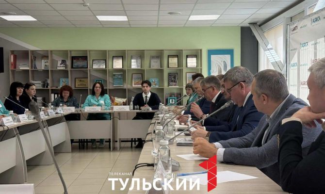 Дмитрию Миляеву показали тульский «умный дом» для людей с потерей слуха