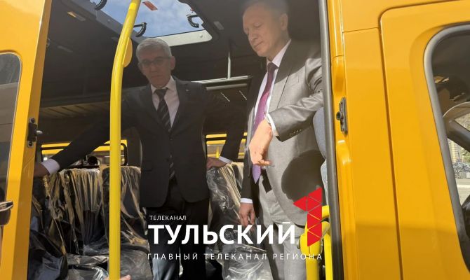 Еще 12 новых школьных автобусов передали в муниципалитеты региона