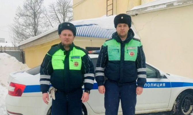 Сотрудники ДПС помогли тулячке со схватками добраться до роддома
