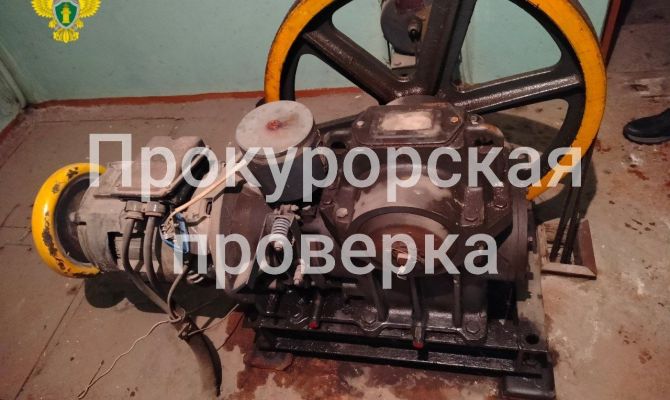 Две тульские УК заставили починить лифты 