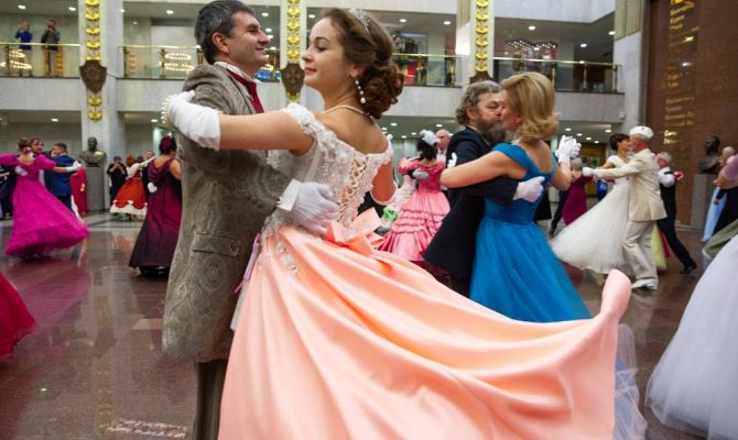 Туляки закружились в вальсе в московском Музее Победы