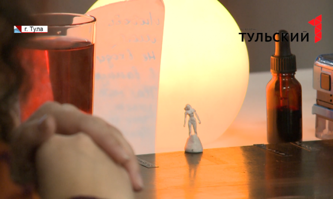 Пипетка, колба с "кровью" и пластилин: туляки смогли посетить иммерсивный спектакль