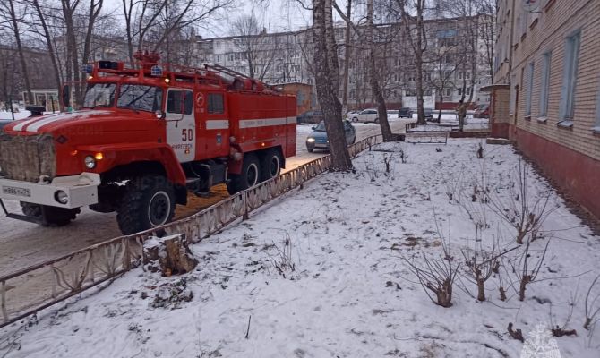 В Киреевске из горящего дома эвакуировали 15 человек