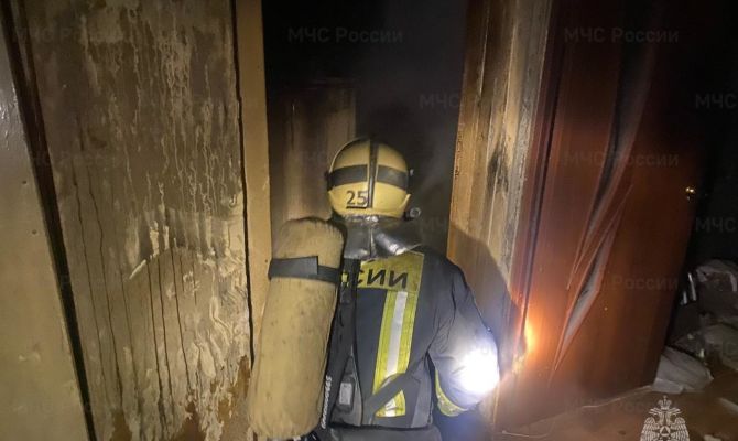 В Новомосковске из загоревшегося дома эвакуировали 6 человек