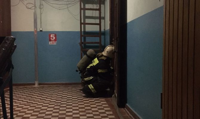 В Узловой пожарные эвакуировали из горящего дома 7 человек