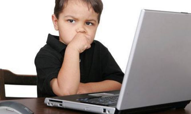 Эксперты: 42% школьников чувствуют себя одинокими