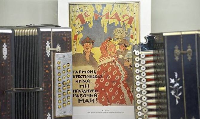 От "черепашки" до баяна: в Туле открылась выставка "Гармони деда Филимона"