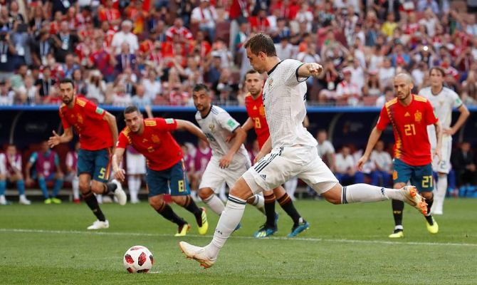 Дзюба забил гол с пенальти в ворота сборной Испании