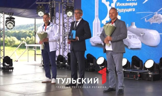 Губернатор Дмитрий Миляев наградил победителей форума «Инженеры будущего»