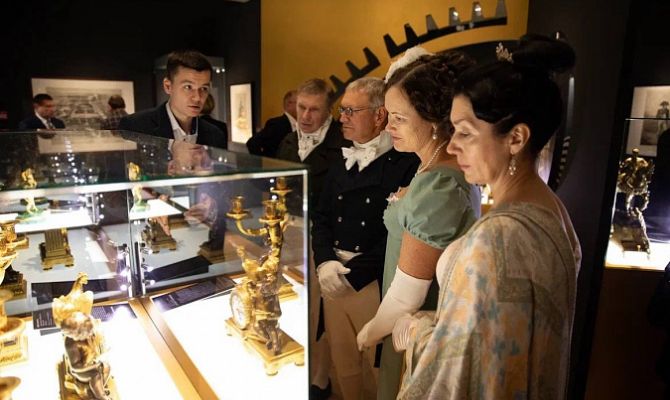 В Туле представили французские часы XVIII-XIX веков