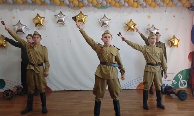 Тульские ложкари сыграли под песню SHAMANа