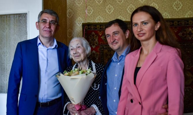 Ветерану из Тулы в честь 100-летнего юбилея вручили подарок от Губернатора