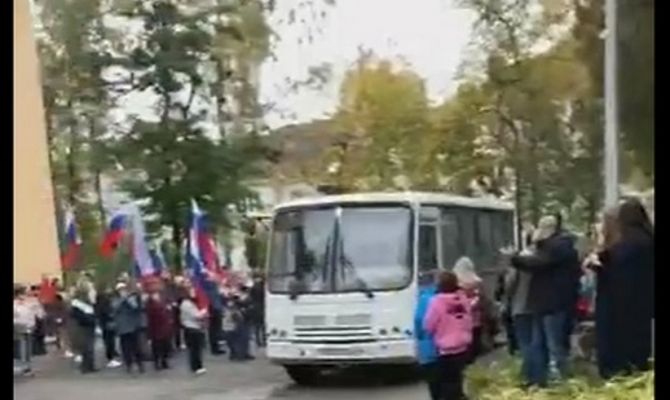 В Щекино проводили призванных на службу по частичной мобилизации