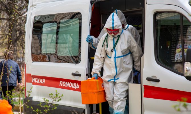 В Туле пьяный мужчина попытался напасть на врачей скорой помощи