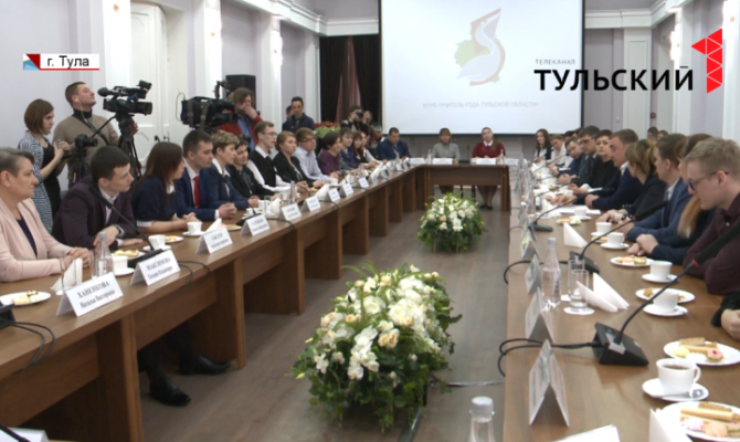 Губернатор Тульской области Алексей Дюмин поделился с педагогами школьными воспоминаниями 