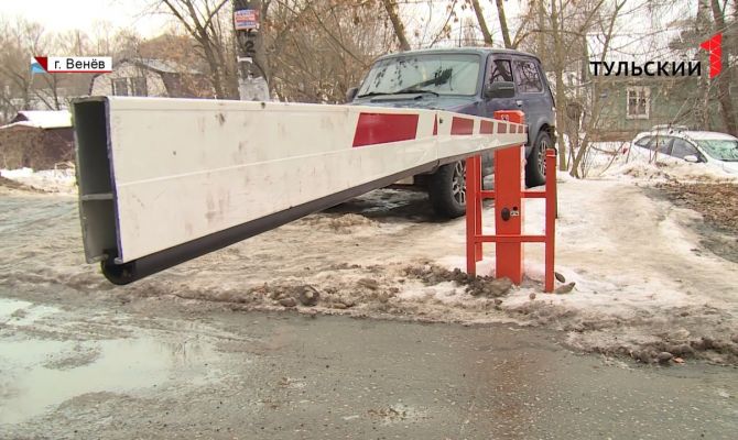 Тульские шлагбаумы оказались вне закона: что теперь делать собственникам многоквартирных домов