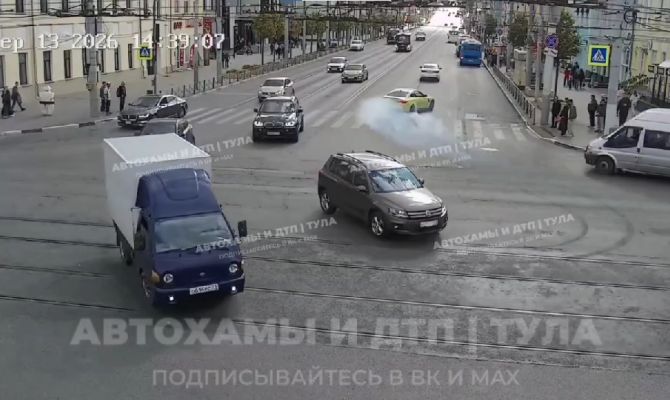 Водитель BMW устроил дрифт в центре Тулы