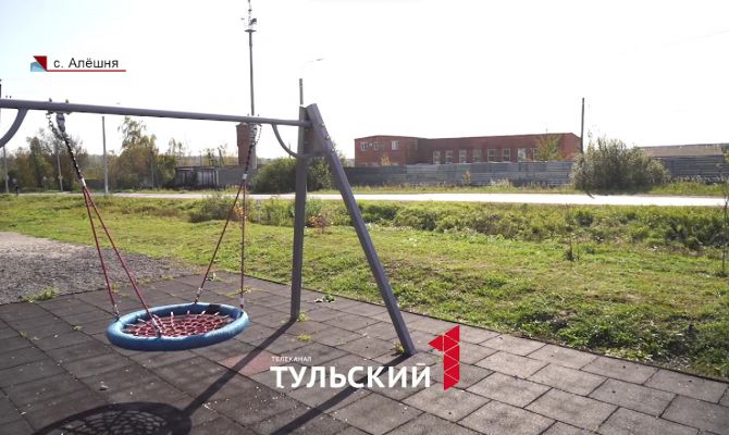 Соцсети заполнили жалобы на "токсичное производство рядом с детской площадкой": что происходит на самом деле