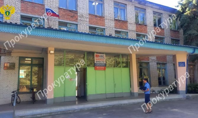 В колледжах Тульской области дети работали уборщиками 