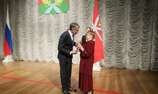 Дмитрий Миляев наградил отличившихся жителей Новомосковска