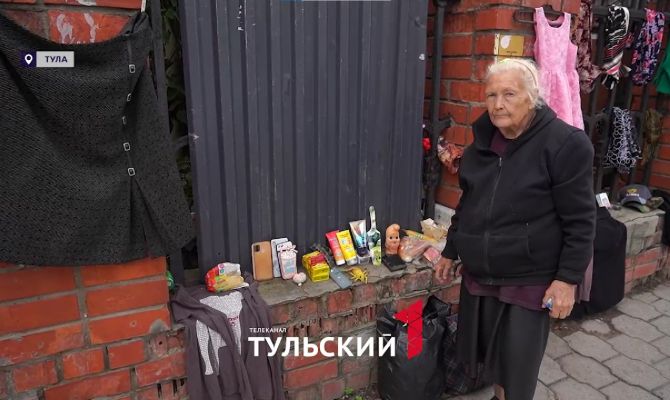 "Можно задохнуться": 80-летняя тулячка превратила свою квартиру в помойку