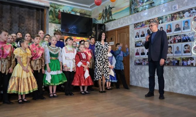 По поручению Дмитрия Миляева в школе-интернате в ЛНР открыли современную спортплощадку