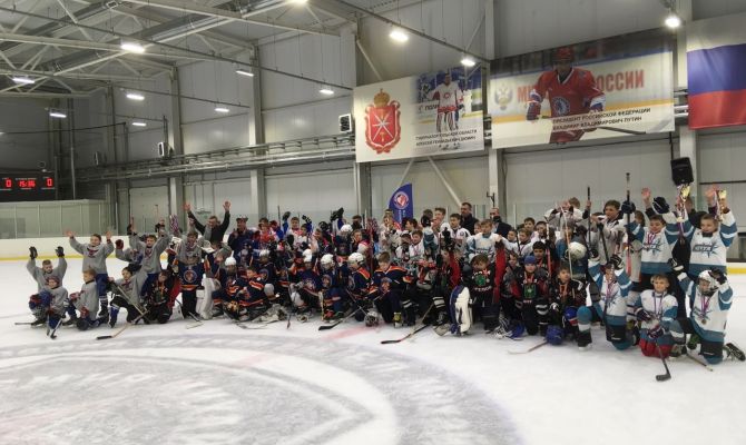 В Новомосковске прошел гала-матч сборных Золотой Шайбы