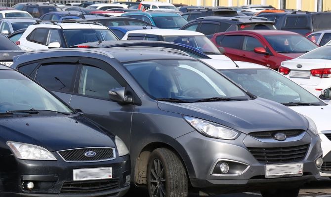 Назван цвет самых аварийных авто 