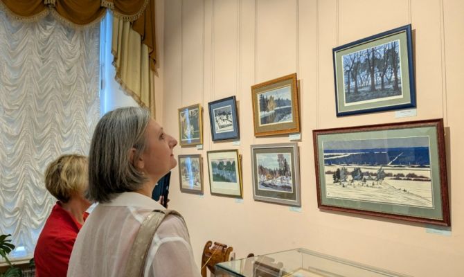 В Богородицком дворце-музее открылась выставка графики Лидии Вертинской