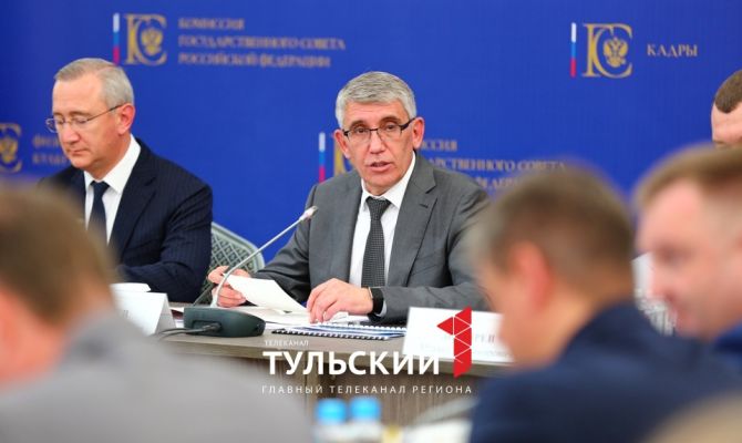 Дмитрий Миляев призвал охватить профосмотрами всех подростков от 13 до 16 лет