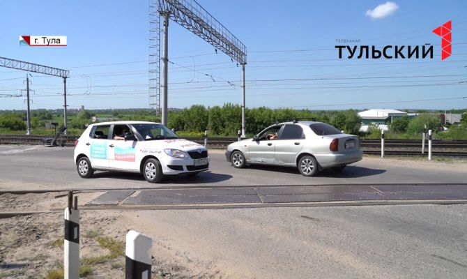 Тульским водителям напомнили о правилах переезда через железную дорогу