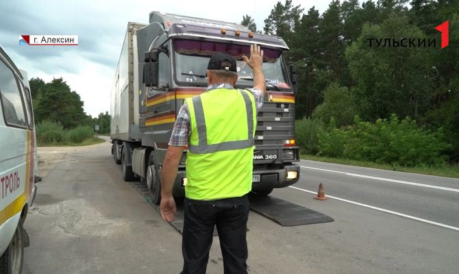 Чем грозит тульским дальнобойщикам выезд на трассу с перегрузом
