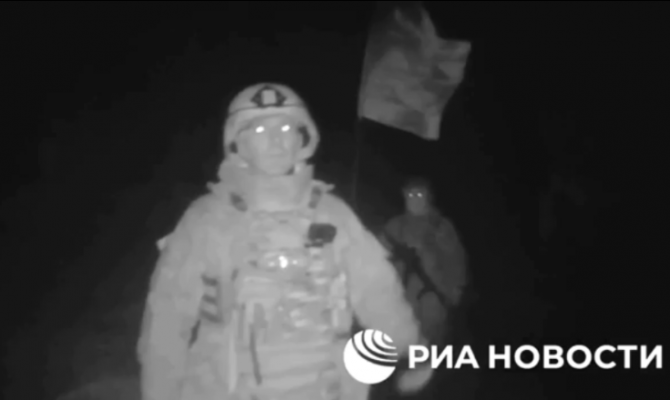 Тульские десантники установили российский флаг освобожденном Веселом в ДНР