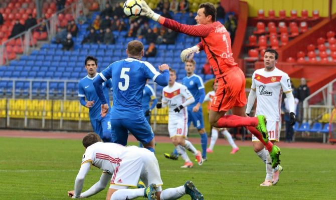 После первого тайма тульский «Арсенал» обыгрывает «Динамо»: 2 — 1
