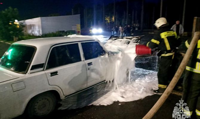 В Плавском районе загорелся легковой автомобиль