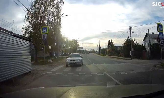 Туляки нарушают правила дорожного движения на улице Чмутова