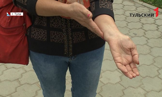 Тулячка получила двойной перелом руки на выходе из магазина: женщина собирается подавать в суд