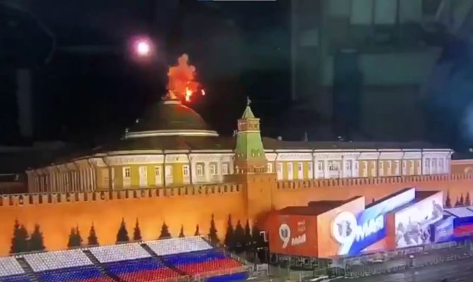 СМИ публикуют видео, предположительно, ночной атаки беспилотников на Кремль