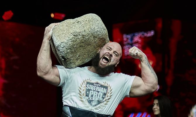 Победитель тульских соревнований побил мировой рекорд по подъему гантели весом 151 кг
