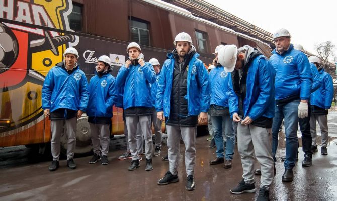 Футболисты «Арсенала» побывали на литейном заводе