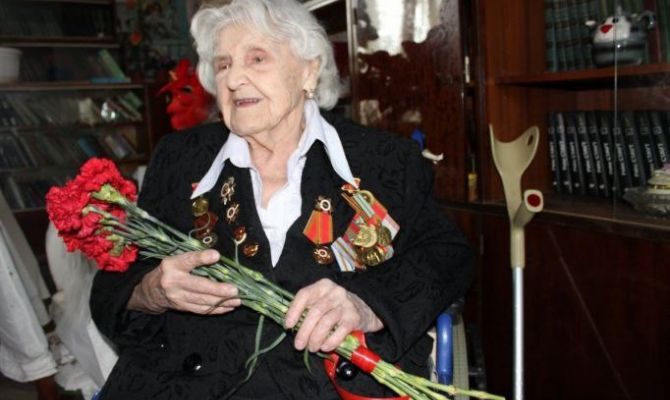 Дмитрий Миляев поздравил со 100-летием ветерана Великой Отечественной войны Тамару Мосину