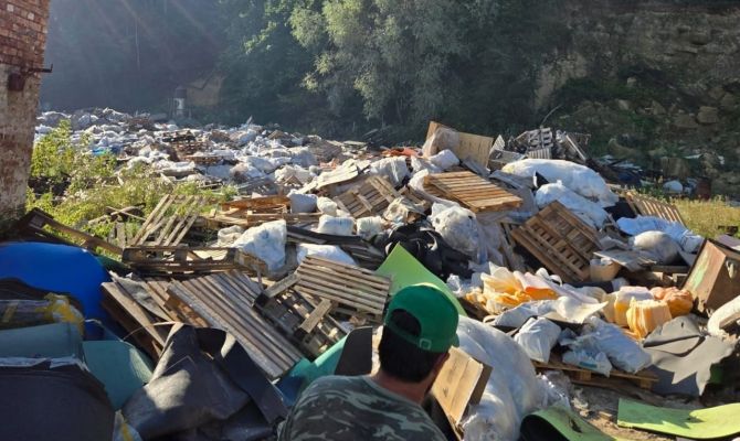 Недалеко от старинной усадьбы Мосоловых в Дубне появилась свалка опасных отходов