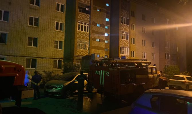 Пожарные в Суворове эвакуировали из горящего дома 37 человек