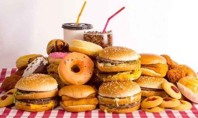 Как рекламные уловки влияют на продажу вредной детской еды 