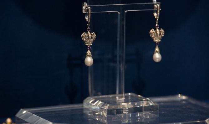 Тулякам представили серьги с первого бала Наташи Ростовой: фоторепортаж