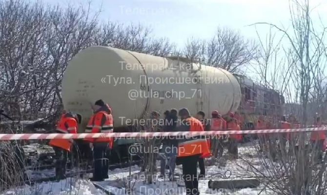 В Плавске с рельсов сошли несколько вагонов со спиртом