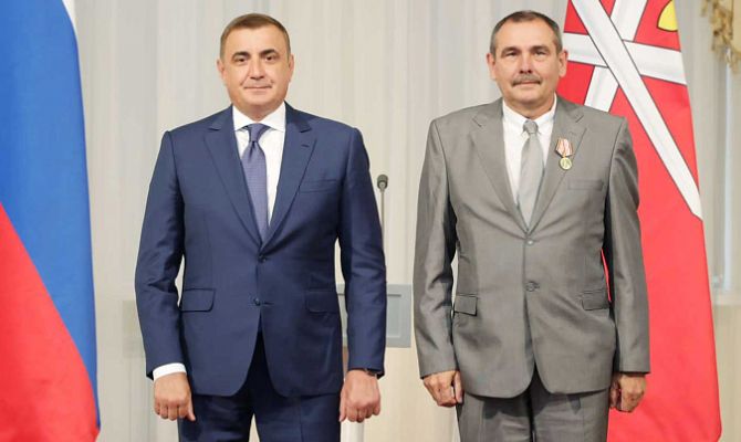 Алексей Дюмин наградил сотрудников Центра спецсвязи Федеральной службы охраны