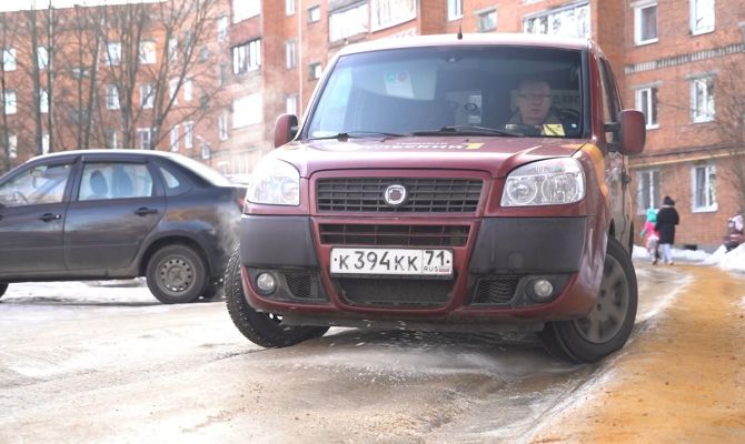 «Проехать невозможно»: тульские волонтеры везли пациента до машины скорой помощи
