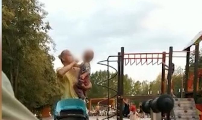 В Алексине женщина "воспитывала" маленького ребенка с помощью шлепков